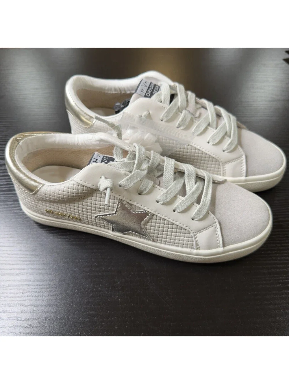 Size 7 Vintage Havana Star White Gold Mesh Lace Up Low Top Women's Sneakers Nwt